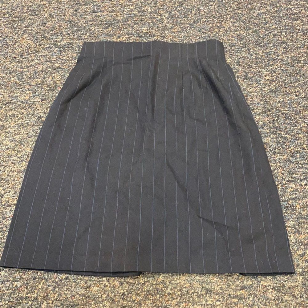 Tribeca Studio Navy Blue Stripped Skirt sz. 8